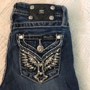 Lightly worn!! Miss me jean straight leg!!